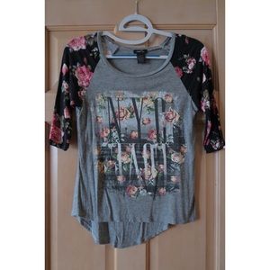 Half sleeve graphic Tee